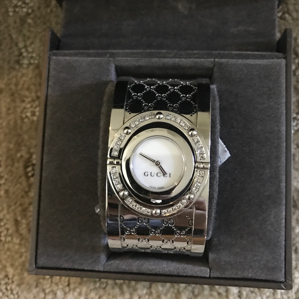 SOLD 🚫Gucci Twirl Watch